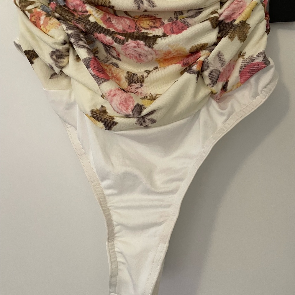 Lulu's Floral Print Bodysuit in Cream and Pink NWT! - Picture 7 of 11